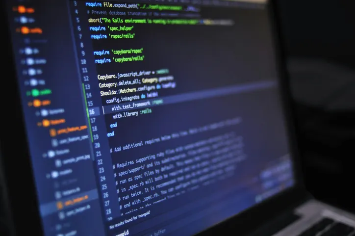 Código de JavaScript en un monitor